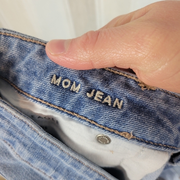 American Eagle High Rise Mom Jeans Blue Size 14 - Picture 8 of 11